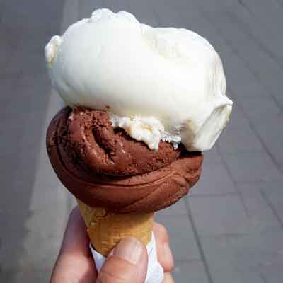 WMit einem Eis kann man so gut wie jedes Kind bei Laune halten